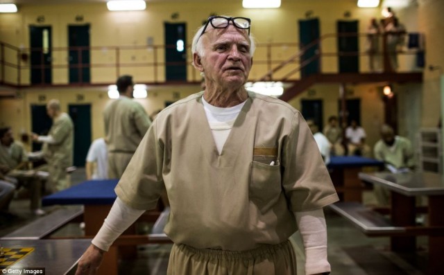 aladdin old man in jail